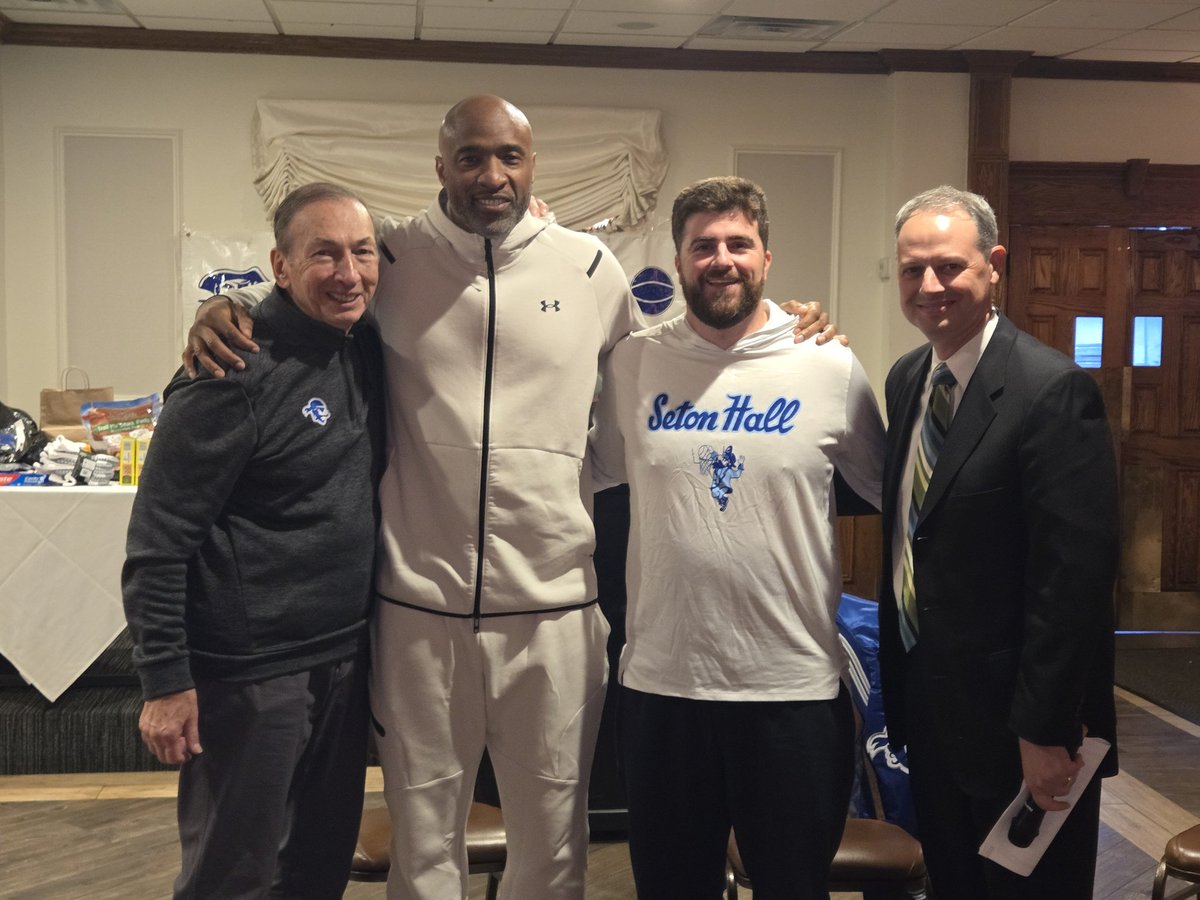 SHBoosterClub's tweet image. SHBC President Vince Zingara with our event emcee Dave Popkin @DavePopkin and Assistant Coaches Ryan Whalen @CoachRyanWhalen and Andrew Francis @CoachAndrewF