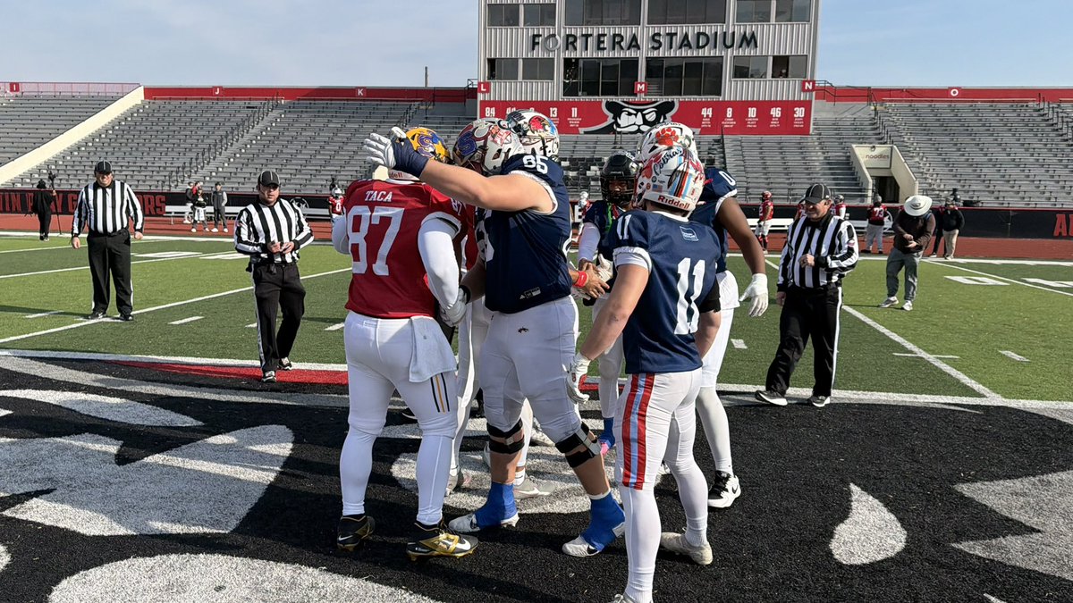 KrisFreemanPA's tweet photo. The coin toss at @tnallstar @tenncoach 

#TACAEastWestGame at @GovsFB https://t.co/0Y59HSR22e