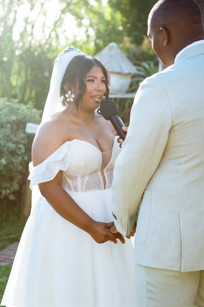 MissLeitch's tweet photo. I married my best friend 🥹😭🫶🏽✨️ https://t.co/KRxPPoNCx7