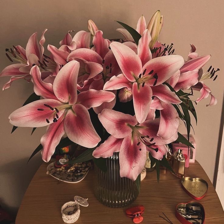 i3Moment's tweet image. Lilies