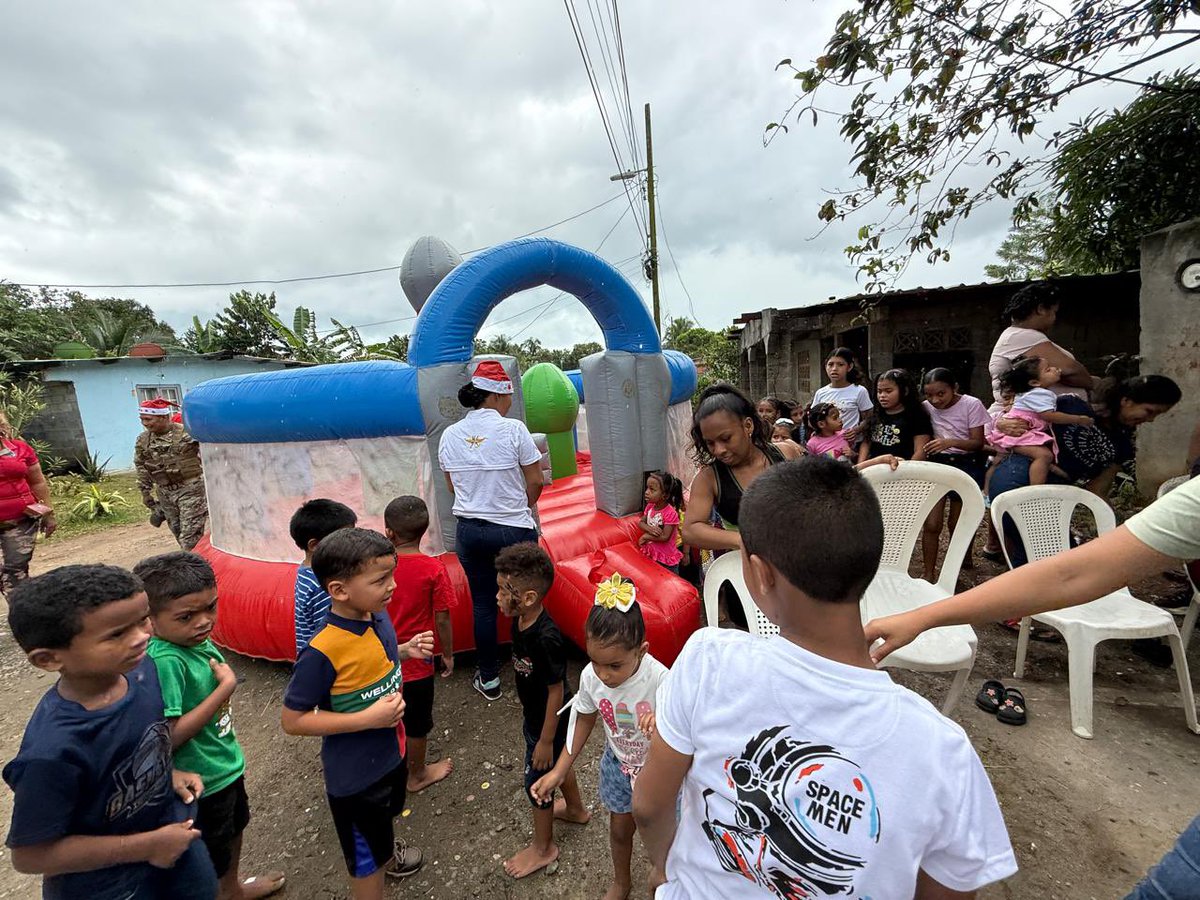 ✨🎄 Lluvia de Estrellas en Puerto Caimito 🌟

Más de 100 niños de la comunidad de El Uvero vivieron una jornada llena de sonrisas, esperanza y espíritu navideño, gracias a la actividad “Lluvia de Estrellas”. <a href="/KiwanisPma/">Club Kiwanis de Panamá</a> 
#FuerzaAeronaval