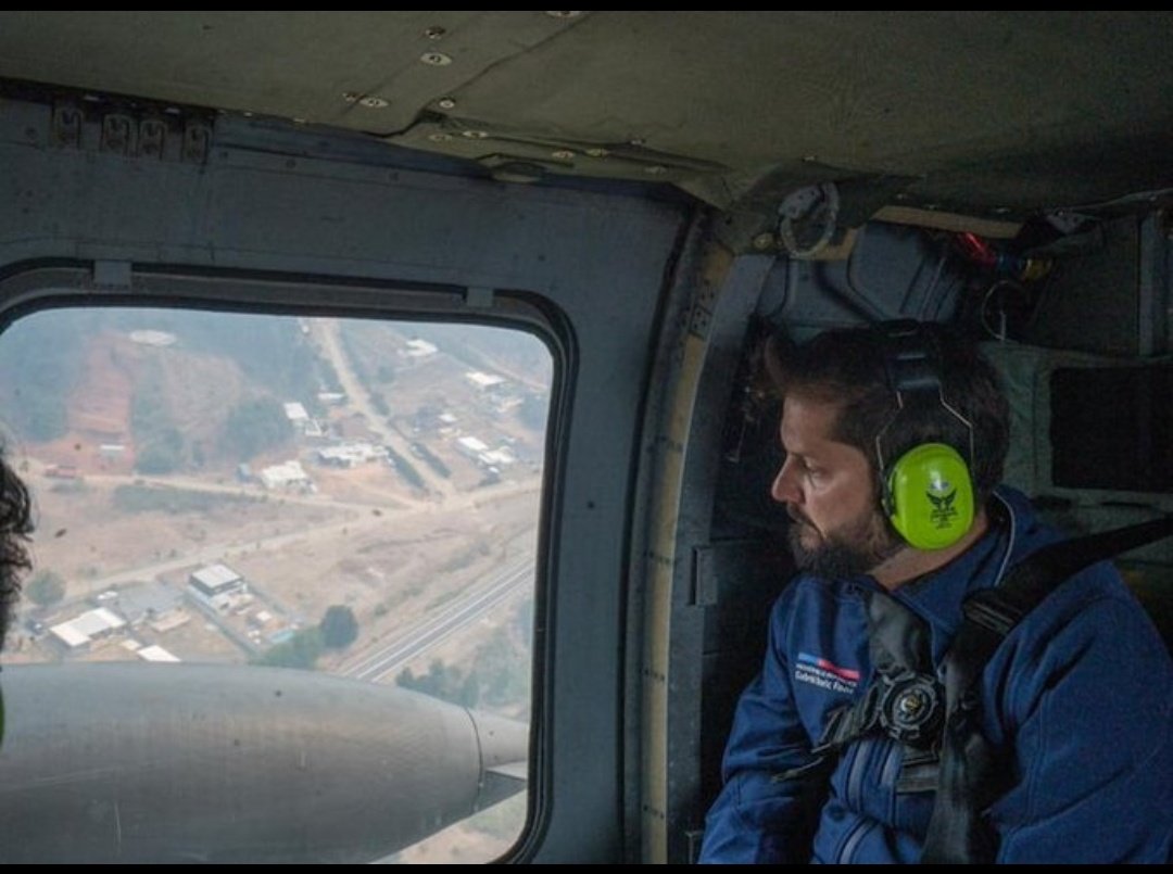 mentolatumchino's tweet image. Gaybielitio sobrevuela la Punta Arenas, monitoreando las elecciones en Nueva Zelanda...