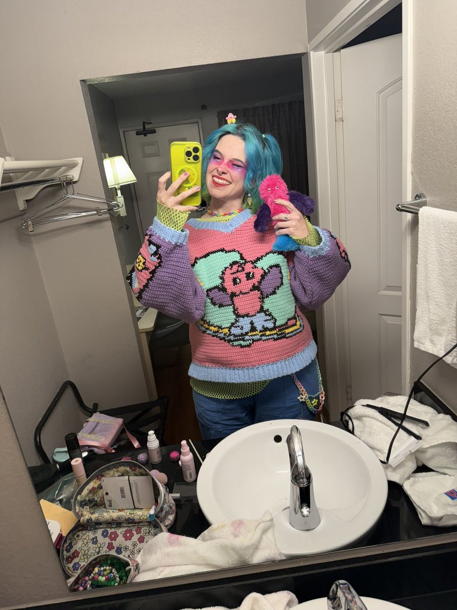 twunkbirth's tweet photo. My #KEYLANDinUSA #keylandchicago fit!!!! I’m so happy with this sweater and biksillee inspired outfit I am so ready!!!!! Come say hi if you’re going tonight!!! #KEYLANDTOUR #KEYLAND_UNCANNYVALLEY #KEYLANDinUSA #KEYLAND_CHI https://t.co/M7HABN0Ejm