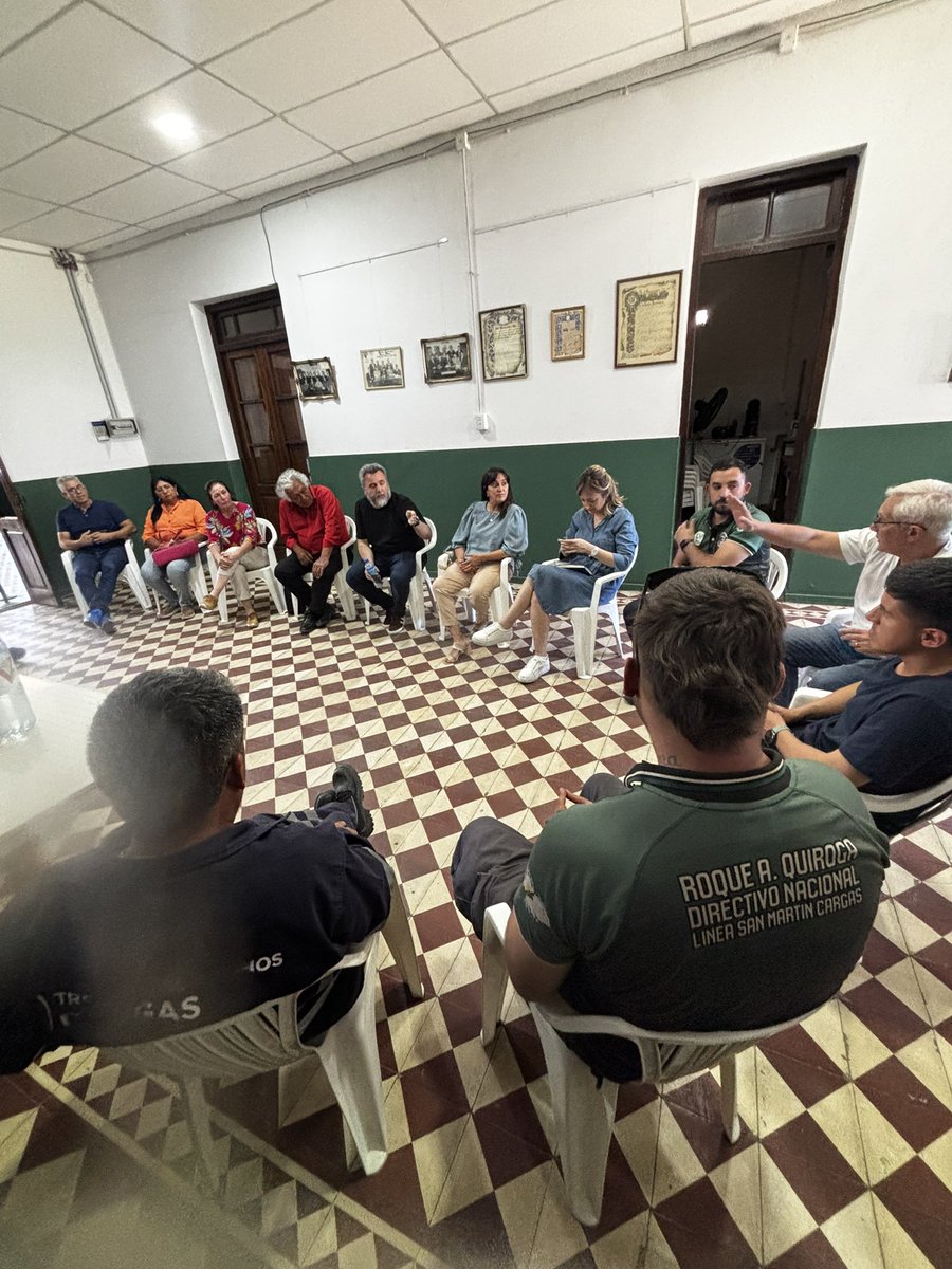 En San Martín nos reunimos con empresarios, gremios, dirigentes, la Mutual Docente del Este y representantes de la Unión Ferroviaria de Palmira.  
Junto a <a href="/anabelfsagasti/">Anabel Fernández Sagasti</a> escuchamos sus preocupaciones y reafirmamos nuestro compromiso de acompañar en estos tiempos difíciles.