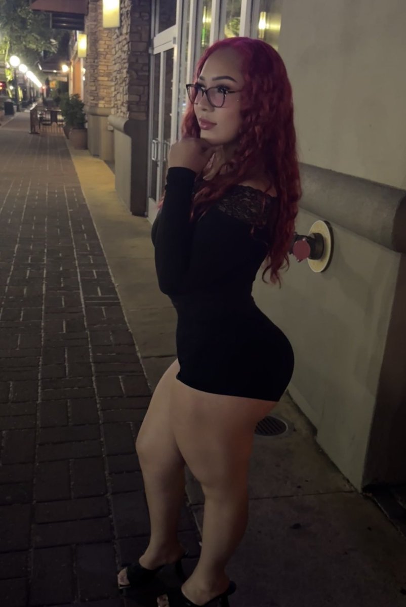 bellaybellaa's tweet photo. can you tell i like wearing black lol☺️ https://t.co/jsGyJaLndn