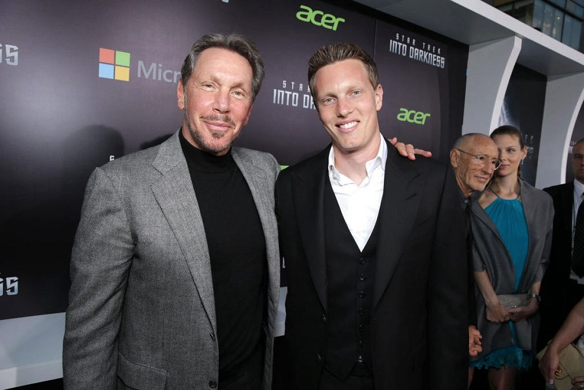 The film industry is being cheapened and cannibalized by the world's most rapacious capitalists but we're Fighting Back by removing Alexander Payne (?) from an obscure film survey list. Look out, Ellisons!