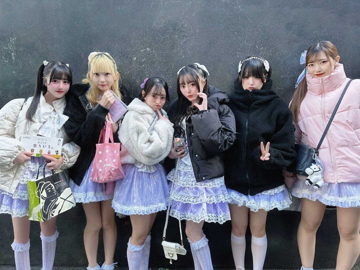 おみやげ食べながら楽屋帰った😽