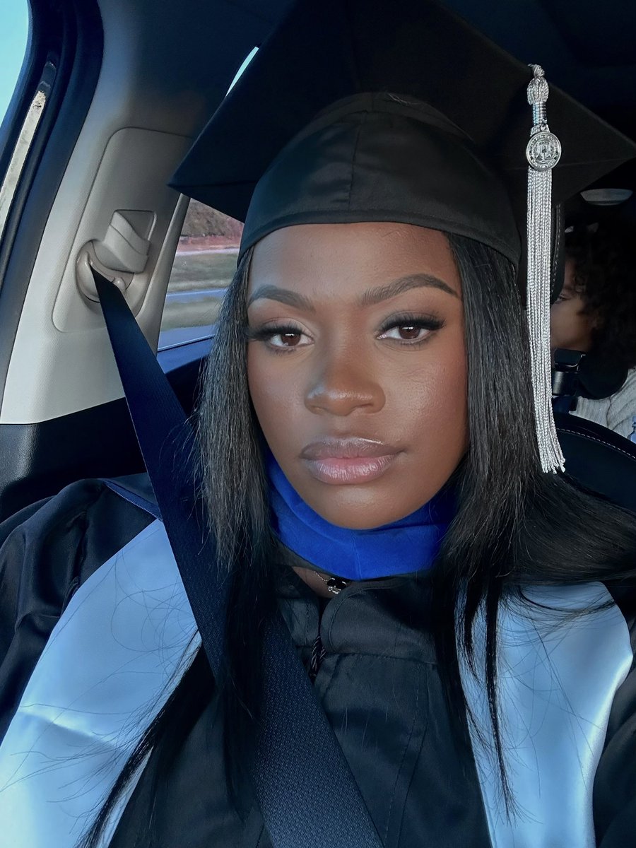 _babydarr's tweet photo. Master’s complete 🎓🤍 https://t.co/QwHl3nitVd