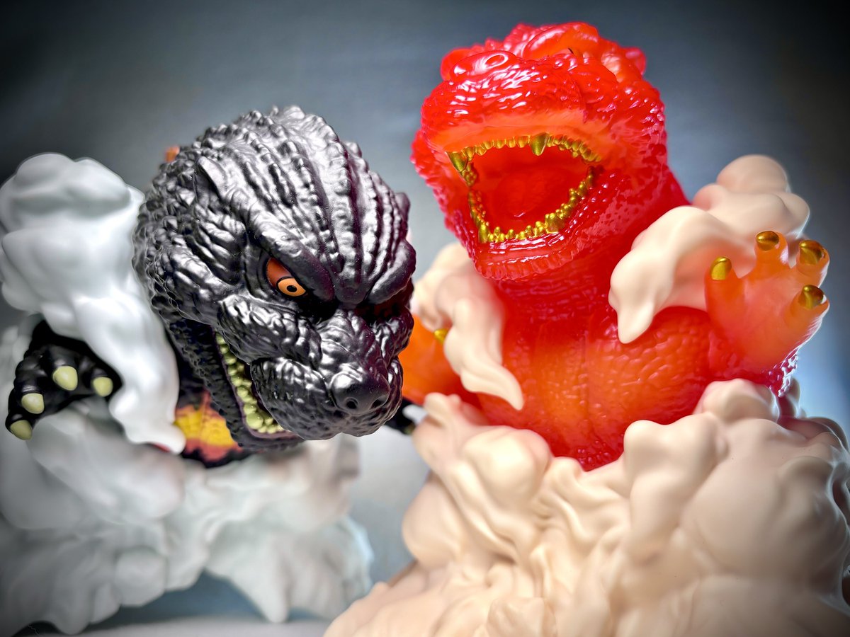 鎮座獣EX ゴジラ（1995）』 通常カラーとバーニングレッドカラー