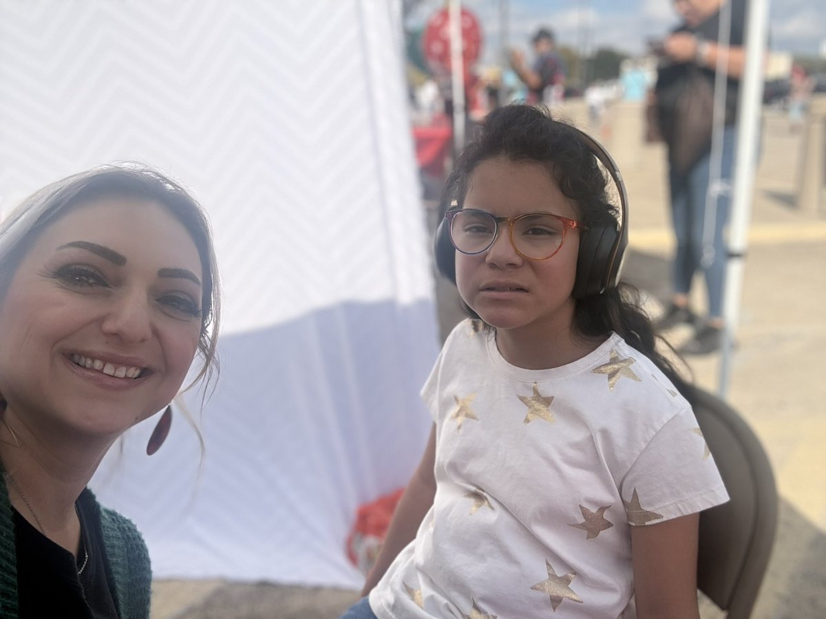 Go Support the <a href="/LockhartTxSO/">Lockhart Special Olympians</a> at the Caldwell County Justice Center! We painted lots of smiling faces and saw Santa! They are open til 4! 🎅🏼🎄🤘🏼<a href="/LockhartISD/">Lockhart ISD</a>