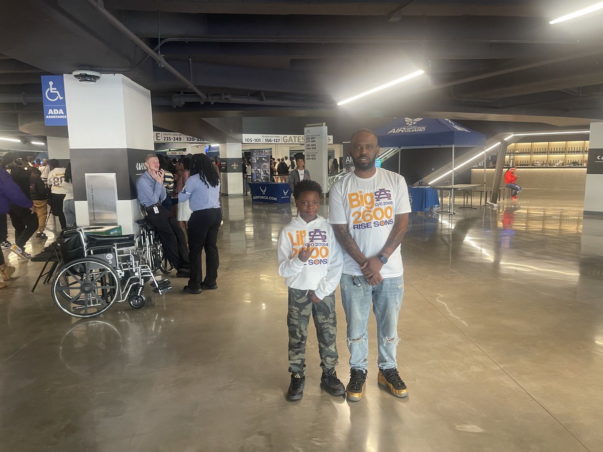 SportsTalkQue's tweet photo. Being able to share this core memory with my son >
#2600 #RiseSons #Purple #ForTheGlory https://t.co/nc2kwXVtjo