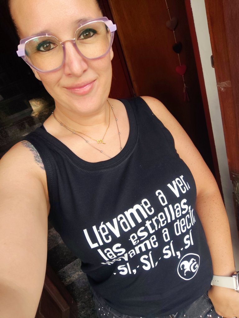 El martes le escribí a <a href="/cieliestrellado/">Cielito Estrellado Estampados</a> diciéndole que quería una remera para estrenar el sábado en el recital de Guasones. Hoy ya la tengo y es divina. ¡Gracias, <a href="/laurava83/">💚Lau  💚</a> y <a href="/morcilla_vasca/">Gon</a>! ❤️