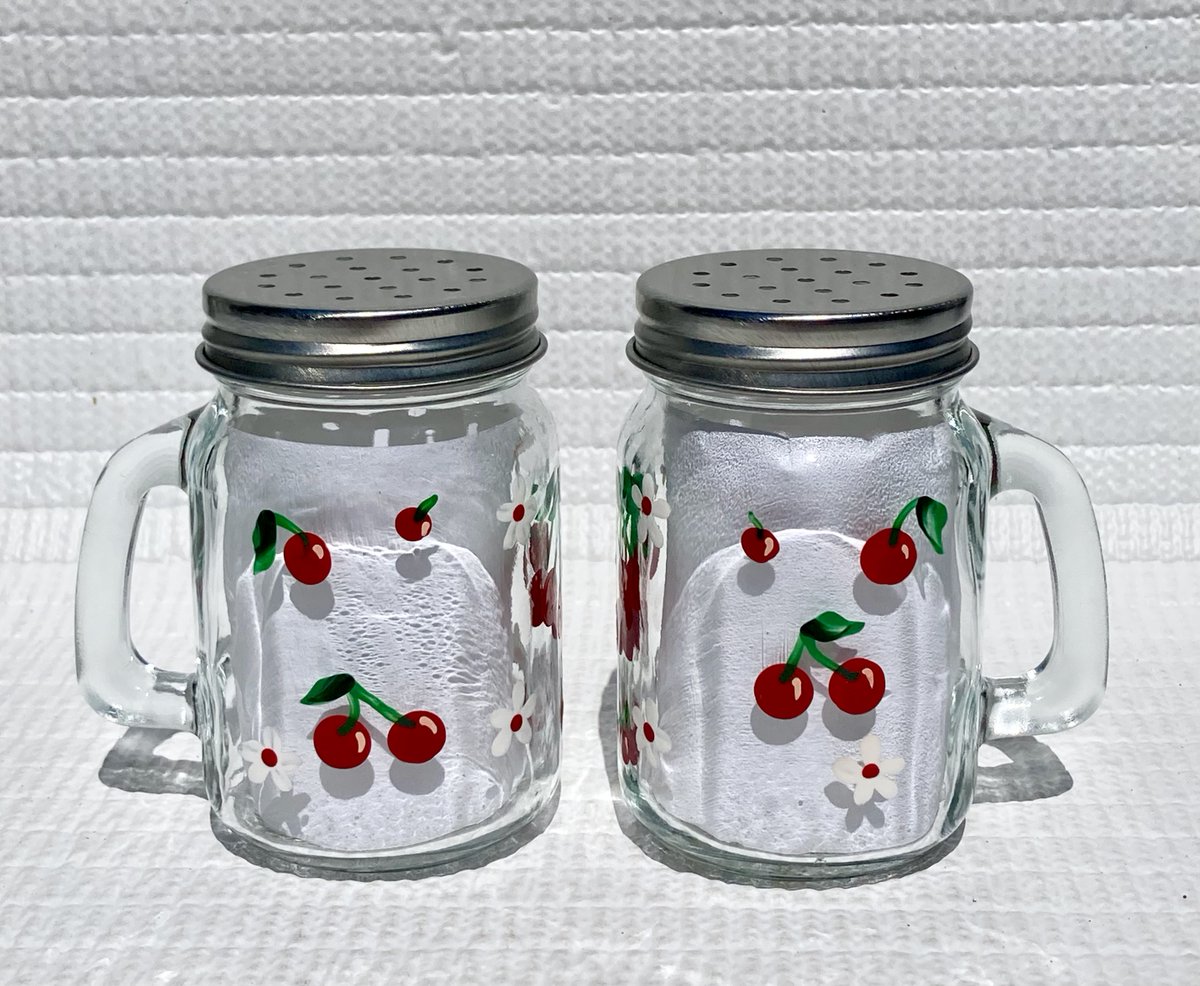 LPaintitpretty's tweet image. Check out this set of cherry shakers etsy.com/listing/435777… #stockingstuffer #cherries #Giftforher #SMILEtt23 #EtsySeller #shopsmall #Craftbizparty #ShamelessSelfpromoSaturday