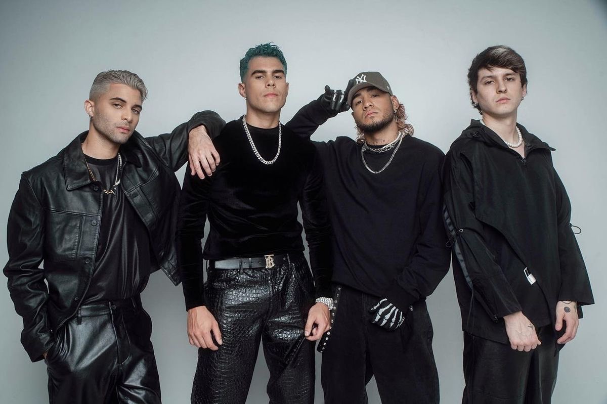 _love_Erick_'s tweet photo. Feliz décimo aniversario a CNCO, la boy band que marcó para bien mi vida https://t.co/OkpdZqyLs5