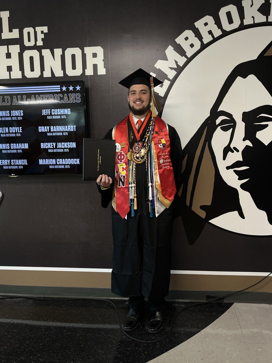 _LocklearCaleb_'s tweet image. UNCP Alumni class of 2025 winter commencement🖤💛 feeling blessed, if you want to do something nice- Cashapp- $BalebL