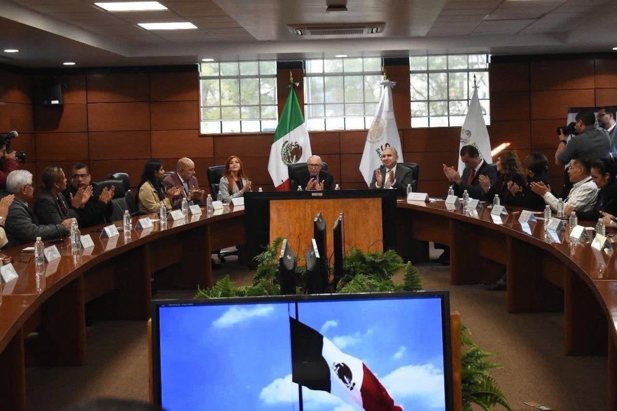Coahuila, presente en el 2o Encuentro Nacional de Beneficencias Públicas en la CDMX.  El <a href="/PBPCoahuila1/">Beneficencia Pública</a> presentó resultados de entregas de apoyos 2025, acciones que fueron posibles gracias al trabajo con la SS, DIF Estatal y los municipios.
#CoahuilaPaDelante 
#APasosDeGigante
