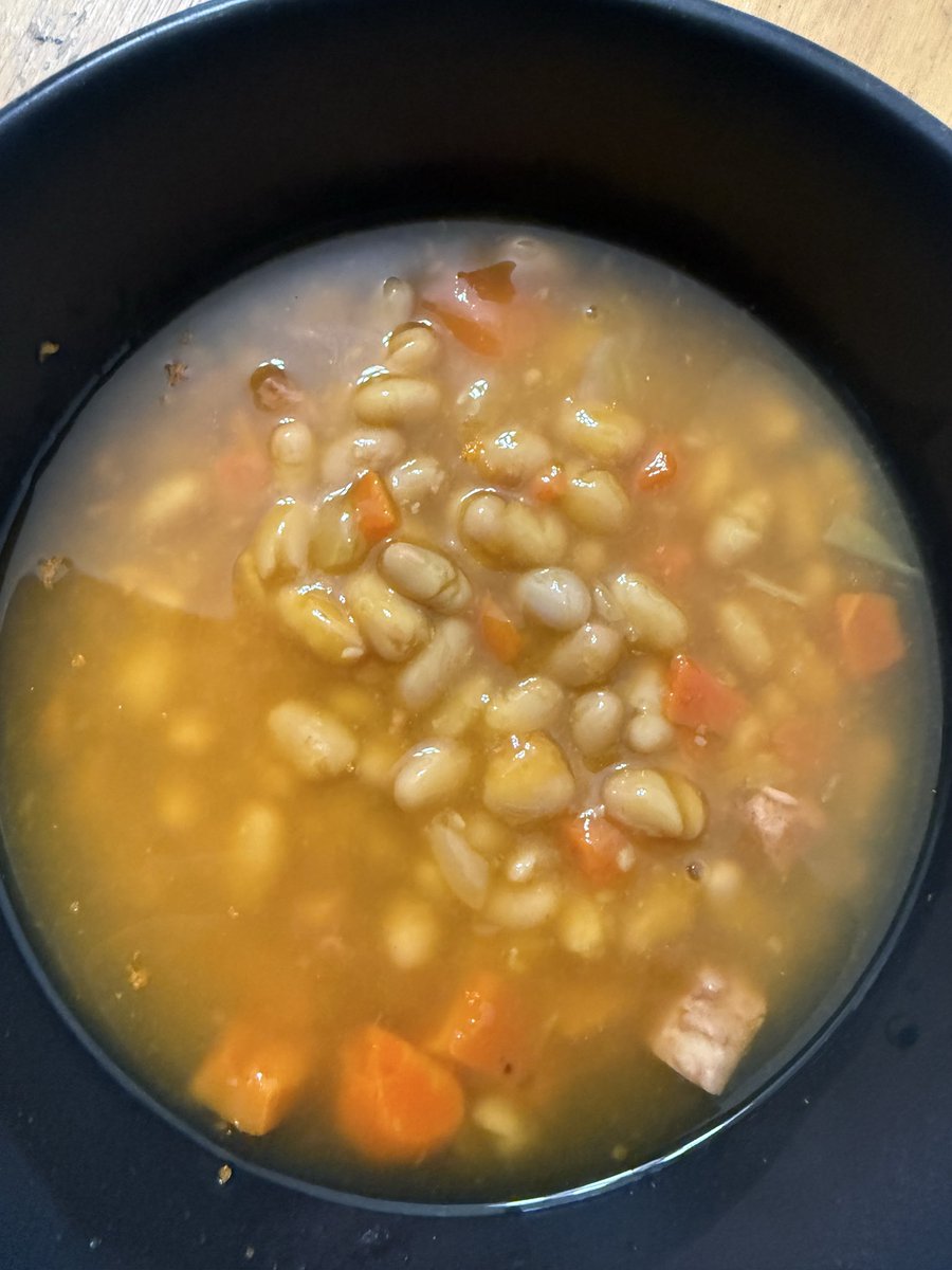 MrFamous tweet media