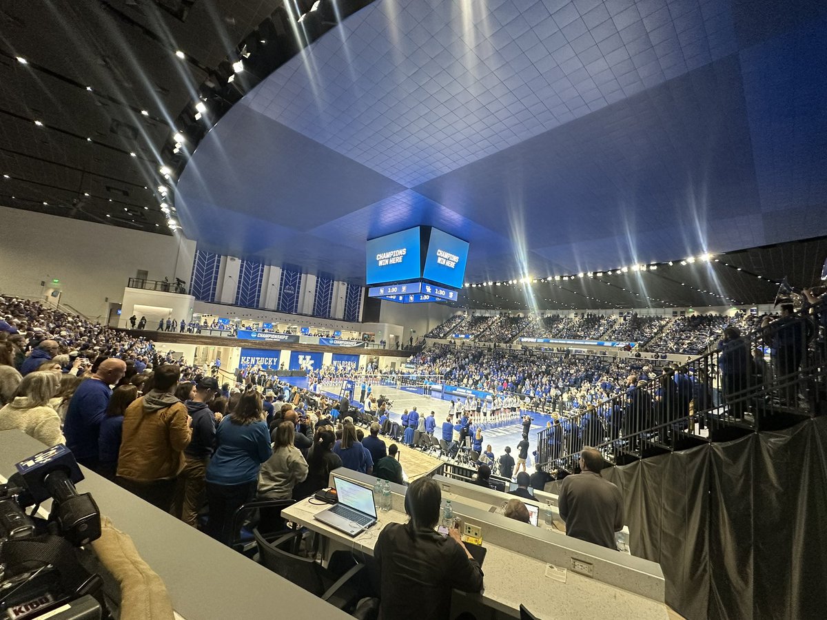 LGonTV's tweet image. Really nice crowd. Let’s do this! #Elite8