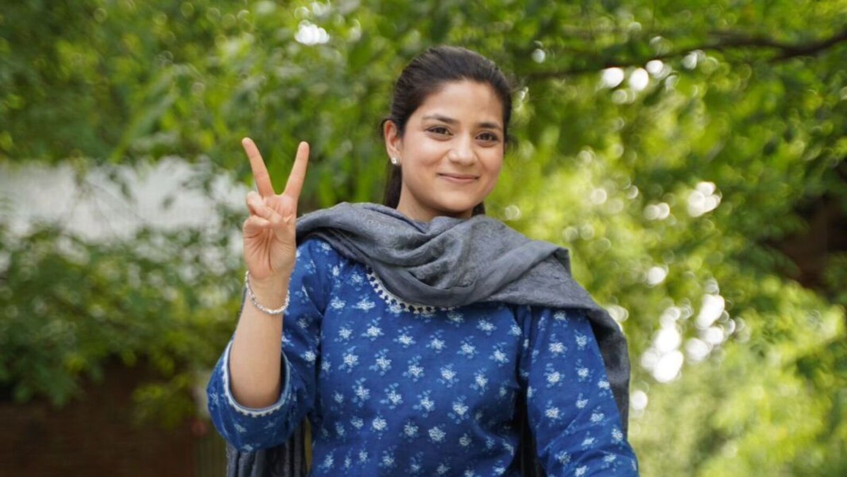 🚨Even Mehbooba Mufti’s daughter, Iltija Mufti, has praised Dhurandhar 👀🔥

She said she liked the film, found it interesting, and called it very well made — cutting through the noise and outrage.

👉 When even critics acknowledge it, you know Dhurandhar hit hard. 💥