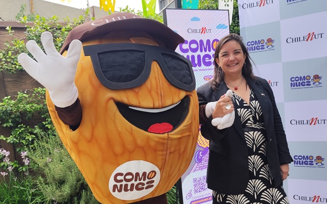 La nuez producida en Chile es reconocida en 80 países, desde India, primer mercado comprador de nuez chilena con 40 a 50 toneladas anuales, hasta China y España. Sin embargo, en Chile no se la aprecia pese a todos sus beneficios alimentarios. Ver más en tinyurl.com/55mpd7jz