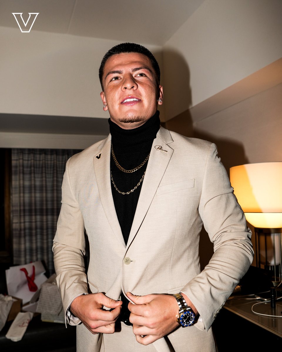 VandyFootball's tweet image. Suited up.

#2Turnt