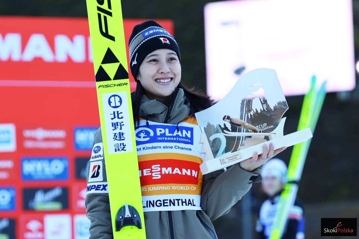 SkokiPolska's tweet image. Nika Prevc wzięła udany rewanż i w sobotę w #Klingenthal przeskoczyła liderkę klasyfikacji generalnej Pucharu Świata ⛷

1️⃣ Nika #Prevc 🇸🇮
2️⃣ Nozomi #Maruyama 🇯🇵
3️⃣ Anna Odine #Strøm 🇳🇴

📸 @CzesnikKarol #SkokiPolska #skijumpingfamily #skokinarciarskie