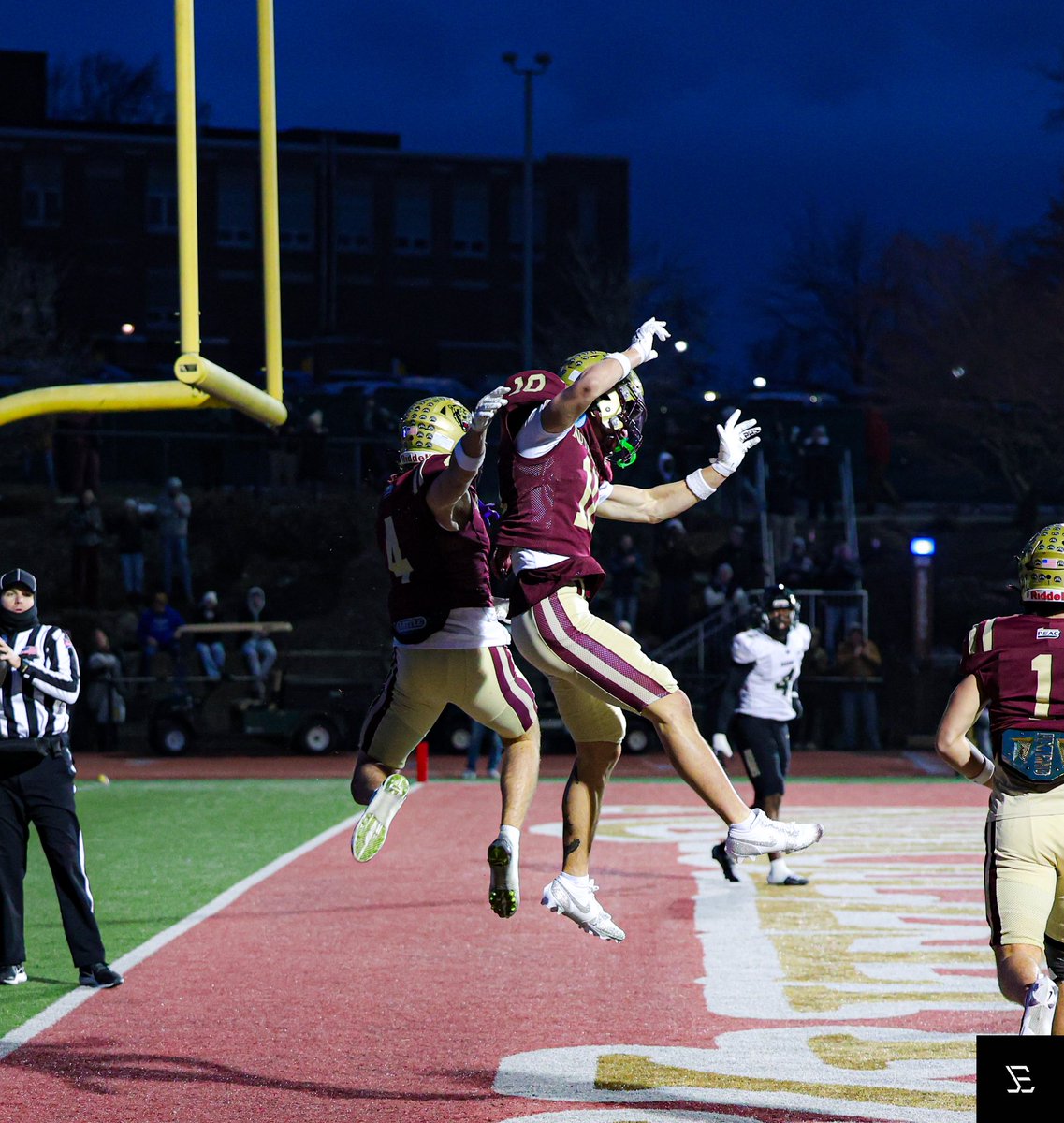 j3gfx's tweet photo. Kutztown gets a touchdown to end the half to narrow down the lead to a 2 possession game and will get the ball back at half

@Harding_FB 21
@KUBearsFootball 7

@PaFootballNews https://t.co/OIiwg7OJSi