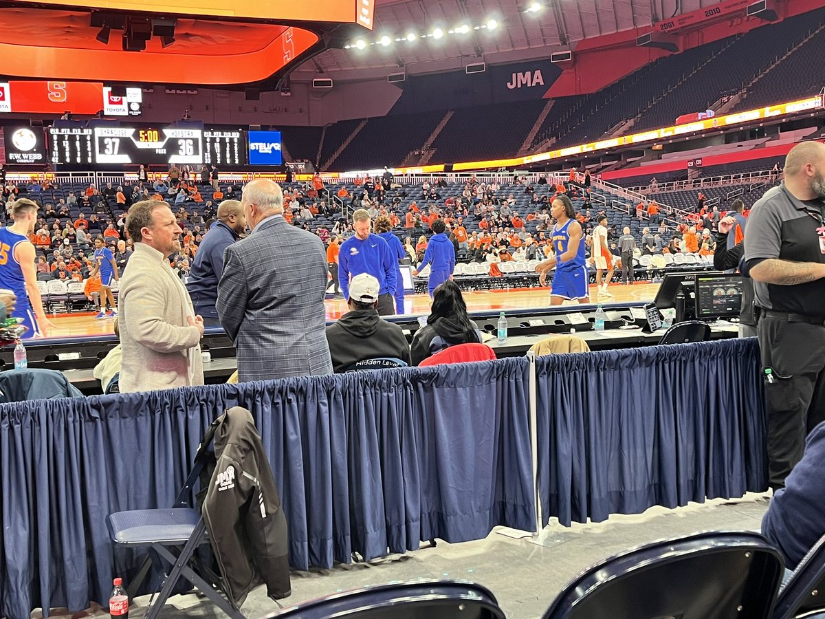 UseCodePOP's tweet image. The 🐐is 3 rows right in front of me