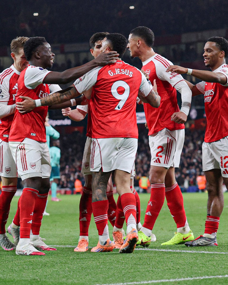 footballontnt's tweet photo. Arsenal v Wolves had an unbelievable ending 🤯

⏱ 70’ Sam Johnstone’s own goal puts Arsenal ahead
⏱ 90’ Tolu Arokodare equalises for Wolves
⏱ 94’ Wolves score another own goal to restore Arsenal’s lead

And breathe 😅 https://t.co/SV9nUUxmPF