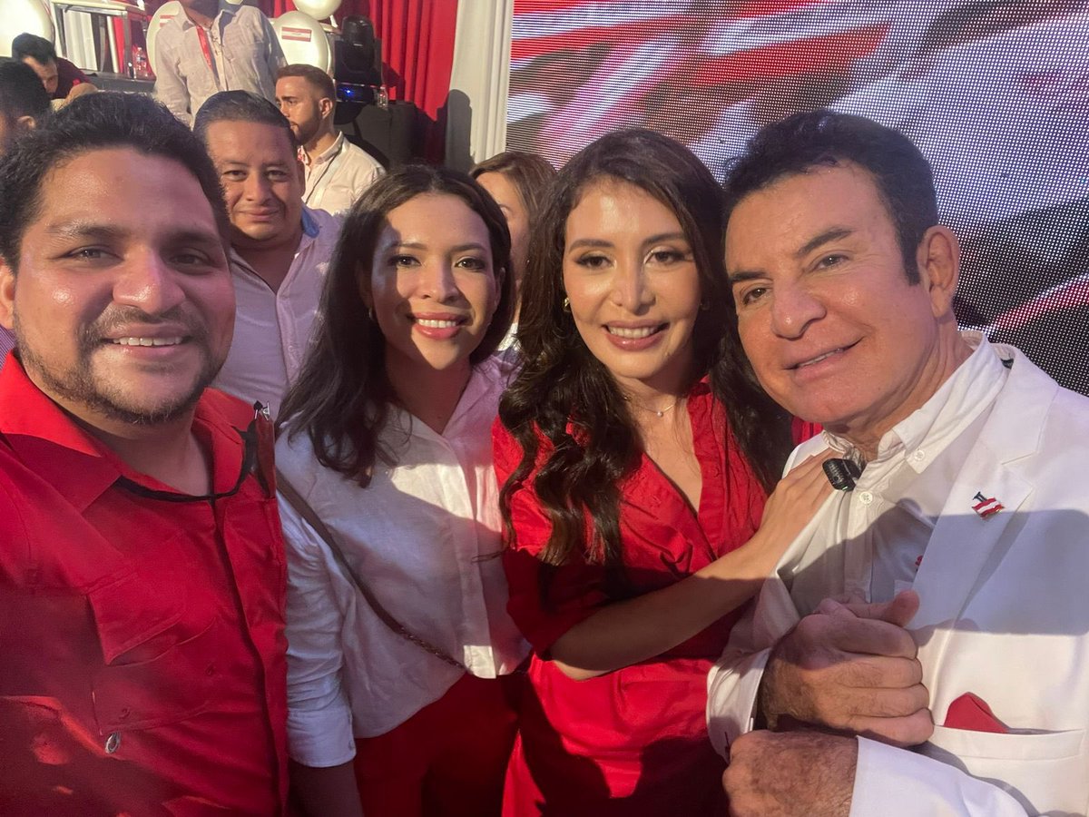 JuventudLiberal's tweet photo. Cuando la juventud trabaja, los resultados llegan.
@SahydMaldonado, formado en la base y hoy Director de INJUVEL, fue electo diputado suplente por Yoro, fruto del trabajo, la lealtad y la convicción Liberal, acompañando a Gerlen Bonilla, diputada propietaria electa.

La juventud no es relleno, es fuerza, compromiso y futuro. 
#JuventudLiberal #PartidoLiberal