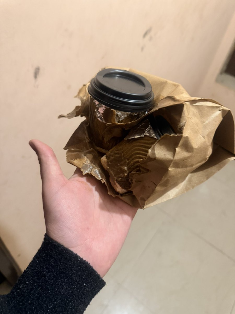 zaidi6628's tweet image. @SwiggyCares Order #224625736298658 delivered with tea spilled all over the package. Entire order wasted. Shared proof. Please process a full refund ₹201.
#SwiggySupport #BadPackaging #CustomerExperience