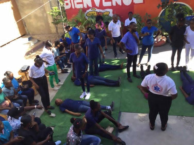 Félicitations à plus de 100 prestataires de soins qui ont suivi une formation ce samedi 13 décembre avec nos formateurs de la coordination départementale EDE Secours du Nord-Ouest, dans le cadre du projet 100% pratique dénommé Vulgarisation des Gestes qui Sauvent (VGS). Cette