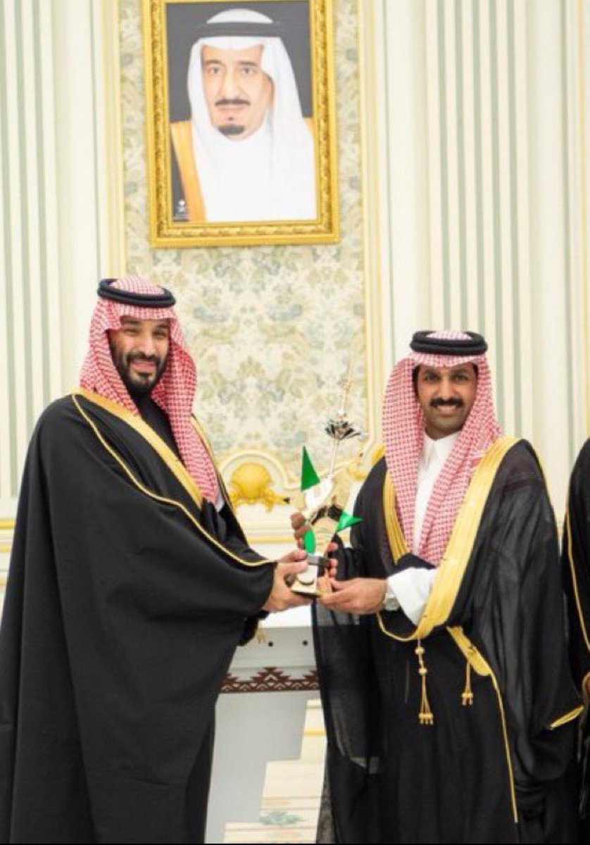 حاز المكاسب ولد فهاد
فهد لا عدا يطرح الصيده
من الطموحات ويش عاد
حامي العرب سلمه بيده

 #مجلس_الصياهد
 #قناة_الصحراء
 #مهرجان_الملك_عبدالعزيز_للإبل10