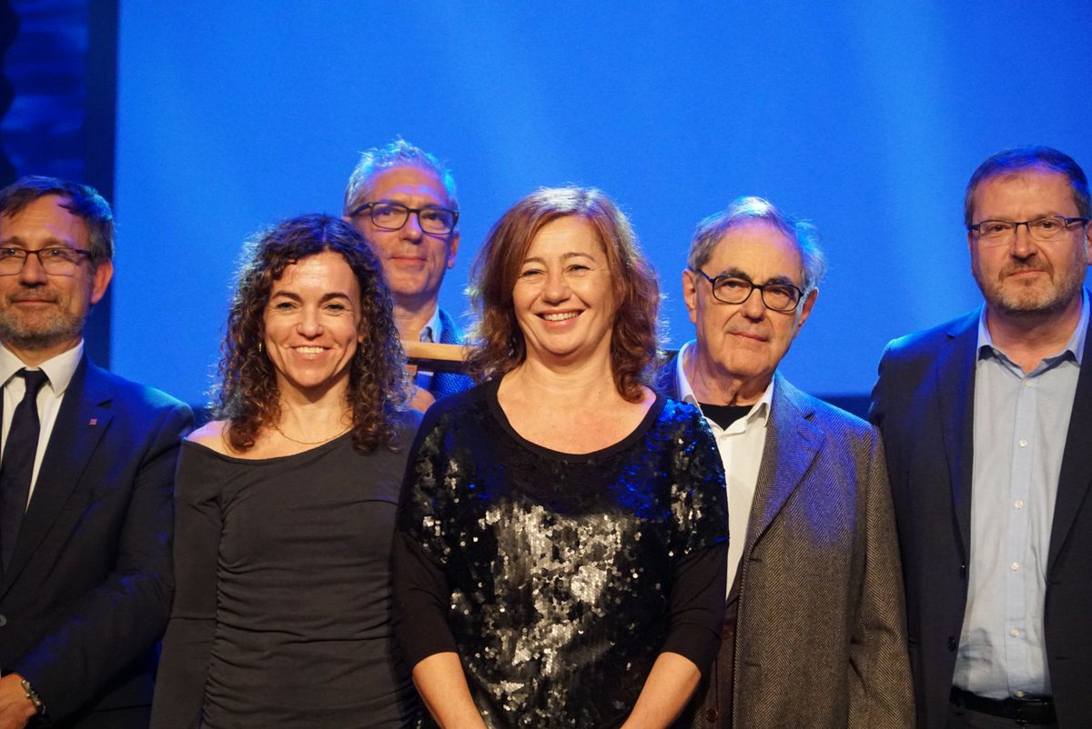 Rosanchezgrau's tweet photo. Enhorabona a totes les persones i entitats guardonades amb els #Premis31D a la #NitdelaCultura de l'@ocbcat, exemple de compromís amb la nostra llengua, la nostra cultura i la nostra societat.
I gràcies a la junta de l'OCB, per la seva tasca, tan ferma com imprescindible. https://t.co/ckGrhXZacS