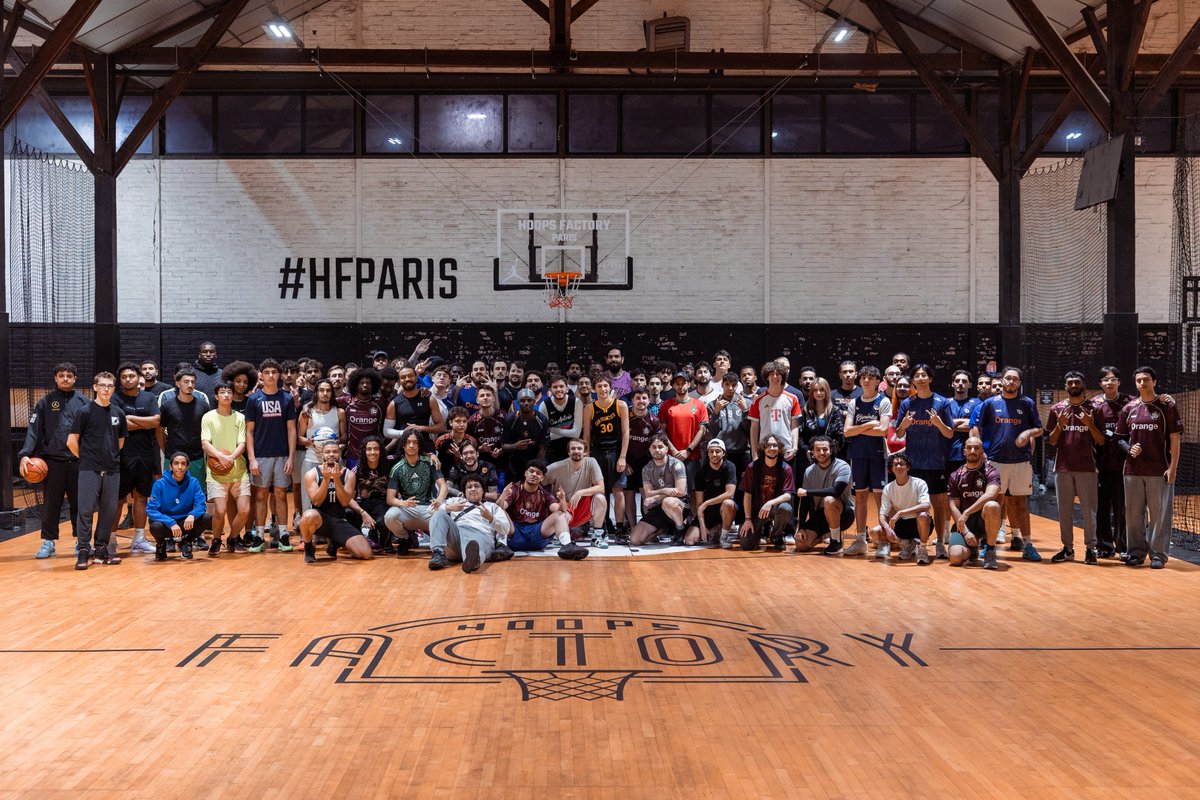 _Jomann's tweet image. Un grand merci aux 125 fans KC présents sur place, on est vraiment une famille @KCRedWall 🥹 🟥

Un grand merci aussi à la @KarmineCorp pour les cadeaux :

- + de 70 tapis de souris KC
– Distribution de boissons RB

RDV fin janvier/mi-février pour la suite… 🤫🏀#KCORP