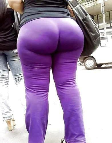 انا مش عارف علاش محارمي عرضة للتحرش المتكرر 😡 آخر شي صار ماما خرجت بمشوار صغير وتحرشو بيها شباب صغار.. برغم سنها من عمر امهاتهم او يمكن اكبر .. كلام فاحش وحركات بذيئة.. للاسف شباب طايش ومتهور