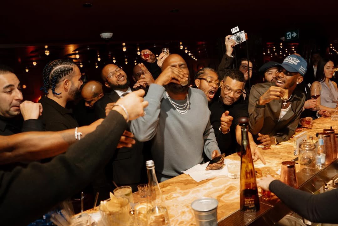 DrakeDirect_'s tweet image. Drake celebrating @ovonoel getting married!