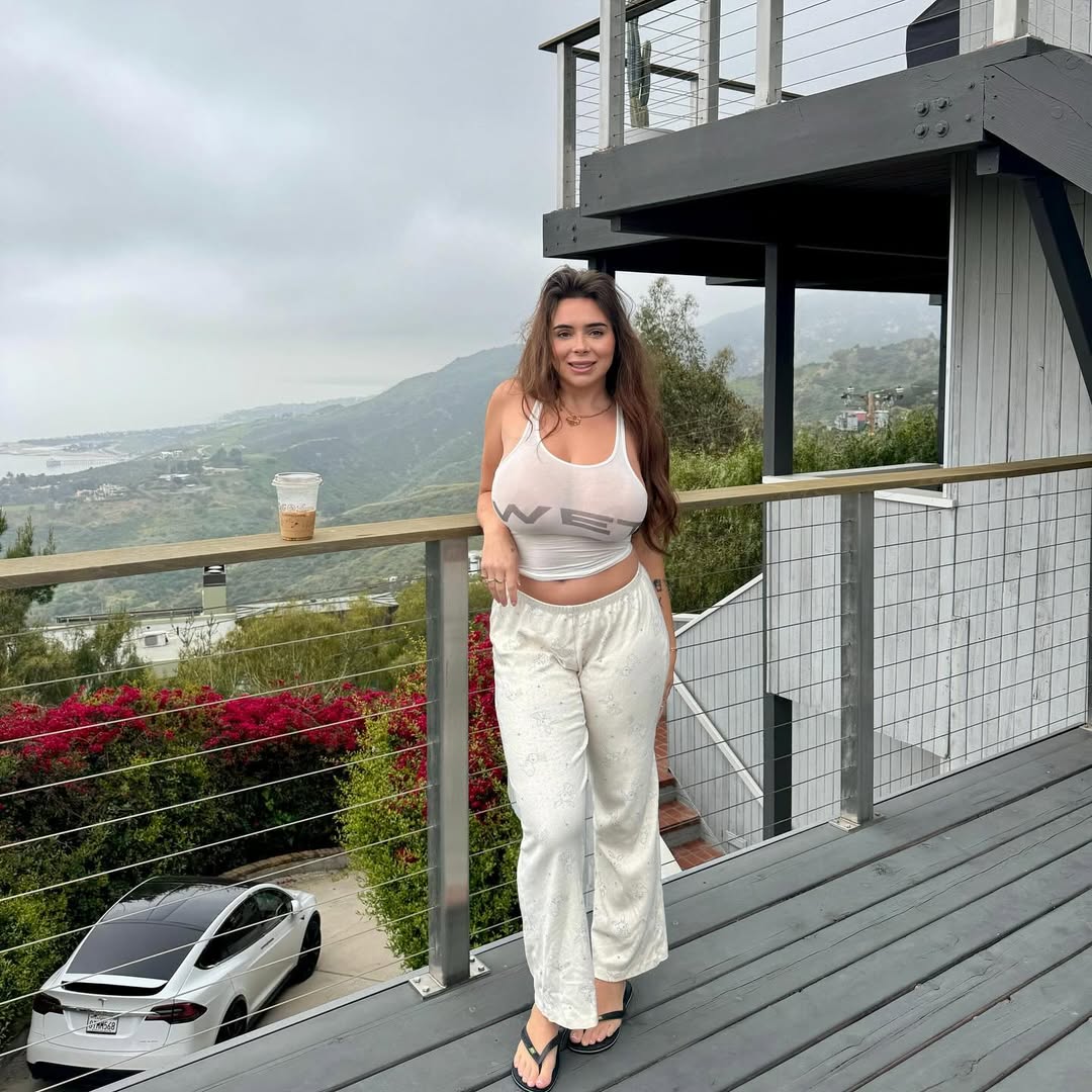 itmilaa55's tweet photo. Malibu barbie dream house https://t.co/QjXelBtomA