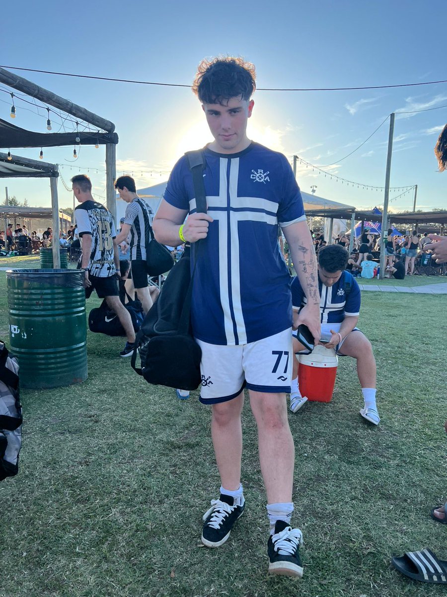 outofcontexreme's tweet photo. JL77
5 GOLES EN TODO EL TORNEO
EL UNICO JUGADOR CON CUERPO DE HELADERA QUE NO GANA UNA DIVIDIDA https://t.co/E6OfaC7NiE
