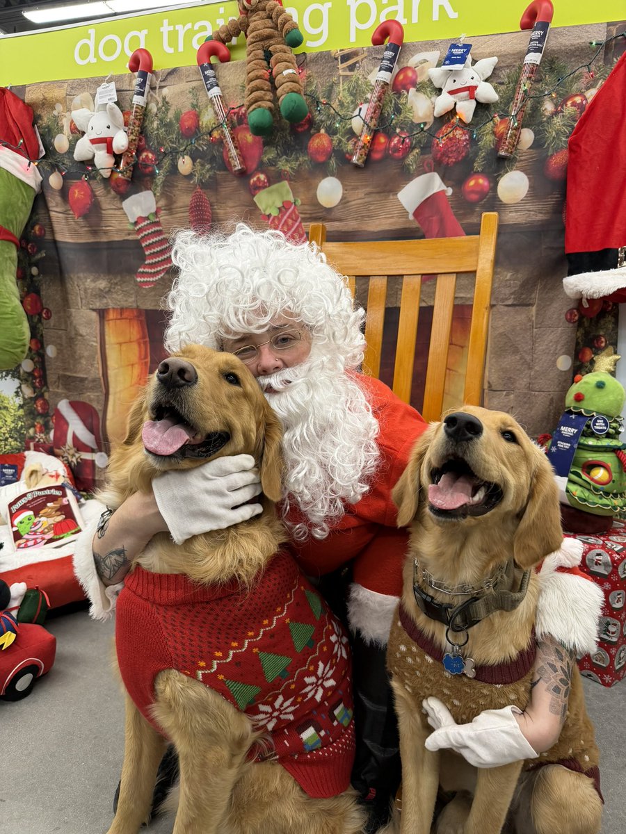 JoshRuble's tweet image. In the words of @alex_frostwolf 

OH MY GOODNESSS

Cosmo and Wanda saw Santa today