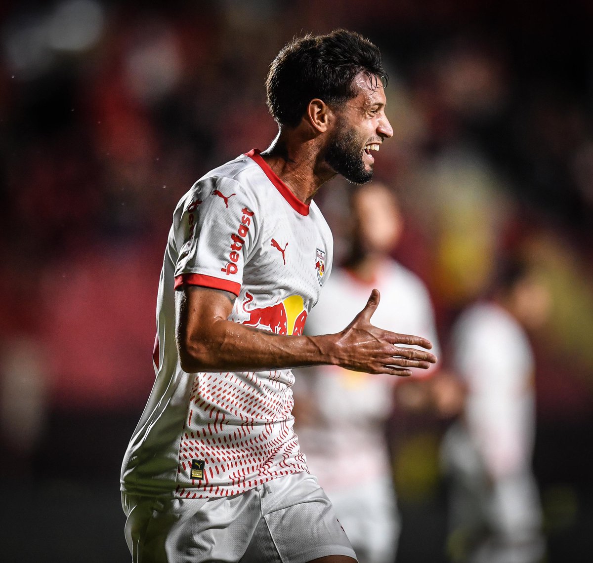 CentralDoBrega's tweet photo. 🚨ATENÇÃO:

O Atlético AVANÇOU pela contratação do lateral-esquerdo Juninho Capixaba, do Red Bull Bragantino.

O Atlético tem a concorrência do Flamengo, mas estaria à frente nas tratativas e pode até envolver o volante Patrick na negociação. 

Via @itatiaia https://t.co/BpfMrnAcXw