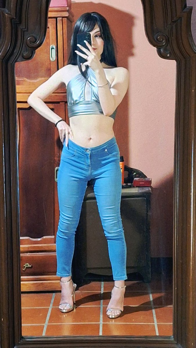 RubyScarletC's tweet photo. Outift un poco simple pero que me gustó mucho!
Un dato de mí es que me gusta más el plateado que el dorado, y siento que le va mejor a mi tono de piel pero juzguen ustedes. 🩶
Ha hecho algo de frío y no usaría este outfit ahora mismo pero las fotos son de hace unas semanas. 😛 https://t.co/57dlmsgc87