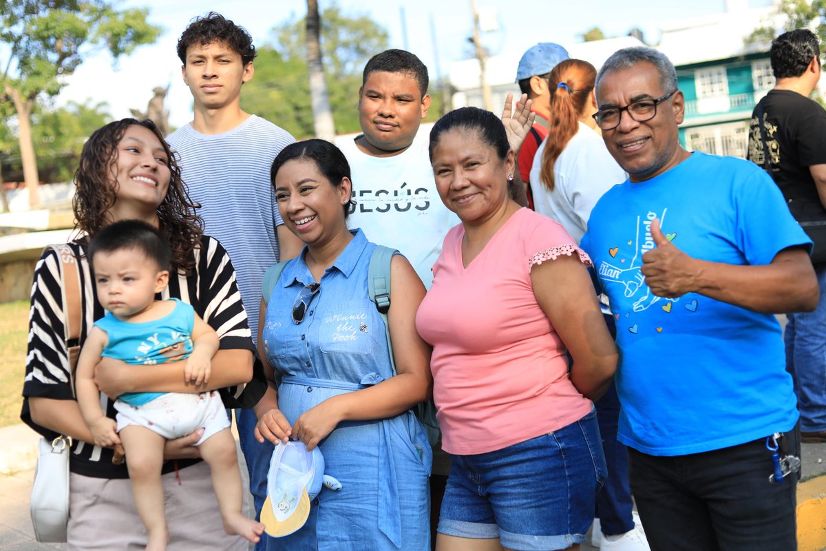 Me da mucho gusto ver la respuesta de las familias tabasqueñas, que ya están en la ruta de la Caravana Navideña. Una ocasión más para demostrar que juntas y juntos podemos pasar buenos momentos, porque de eso se trata la transformación.

La transmisión en un momento más.