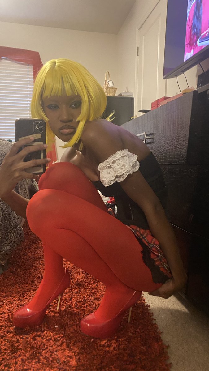 moxxiism's tweet image. I love colored tights