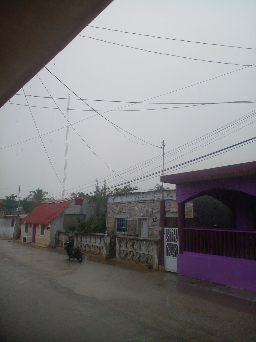 Lluvia ligera-moderada desde las 3:50 pm en Río Lagartos. 
<a href="/ClimaYucatan/">Meteorología Yucatán</a> 
<a href="/eit1mx/">Pandita rojo 🎄</a>