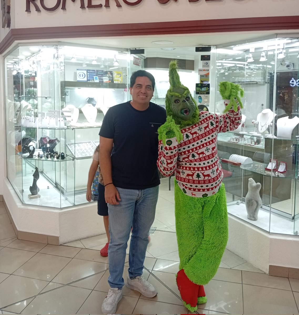 romeropaul84's tweet photo. Doble Grinch https://t.co/bF2Qfu0j4p