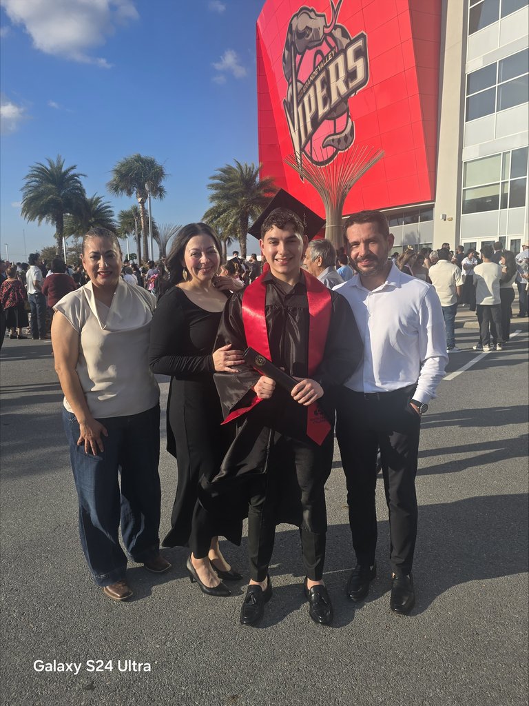 lobo_pride's tweet photo. 🎓✨ Congratulations, Robert Manzetti! ✨🎓

PHS is proud to celebrate Robert Manzetti for earning his Associate of Arts in Interdisciplinary Studies today, Saturday, December 13, 2025!  Way to represent! 👏📚 

#PHS #PalmviewPride #LJISD @LaJoyaISD 🎓🐺 https://t.co/t9W9gBoTDc