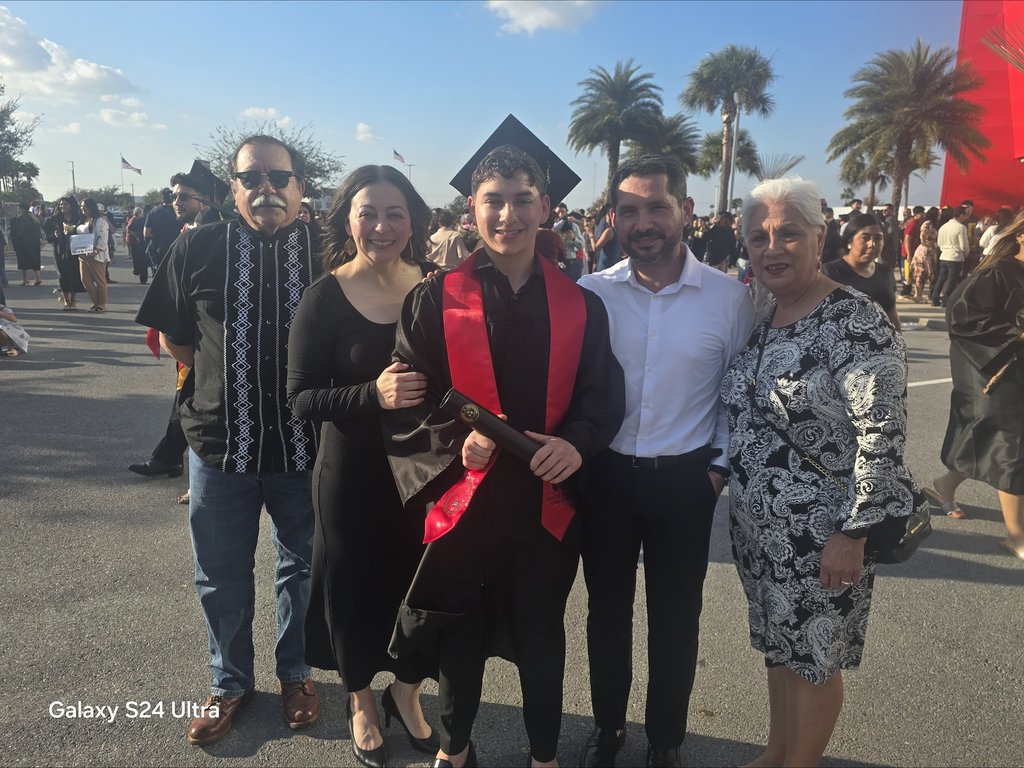 lobo_pride's tweet photo. 🎓✨ Congratulations, Robert Manzetti! ✨🎓

PHS is proud to celebrate Robert Manzetti for earning his Associate of Arts in Interdisciplinary Studies today, Saturday, December 13, 2025!  Way to represent! 👏📚 

#PHS #PalmviewPride #LJISD @LaJoyaISD 🎓🐺 https://t.co/t9W9gBoTDc