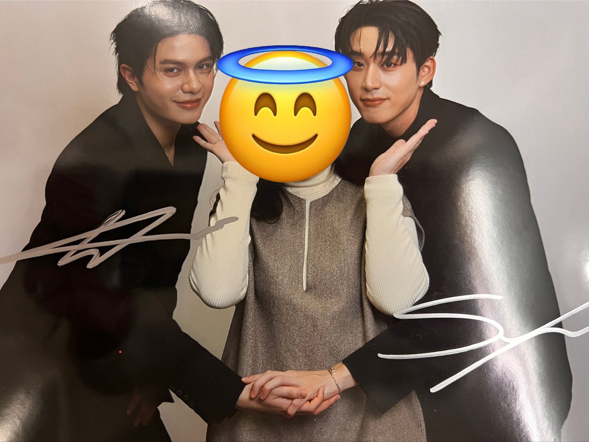 Fingers locked, hearts racing🤝😘 WILLIAMEST ROME 1ST MEET