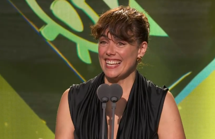 RevistaRubik's tweet photo. Tampoco hay sorpresas con la victoria a Mejor Actriz de Patricia López Arnaiz por 'Los domingos' de @AlaudaRuiz, la que fue Concha de Oro en @sansebastianfes
"Alauda tiene una vocación genuina para hablar de lo humano y poner luz en nuestras relaciones y su misterio"
#31Forque https://t.co/5VIKXH0CTi